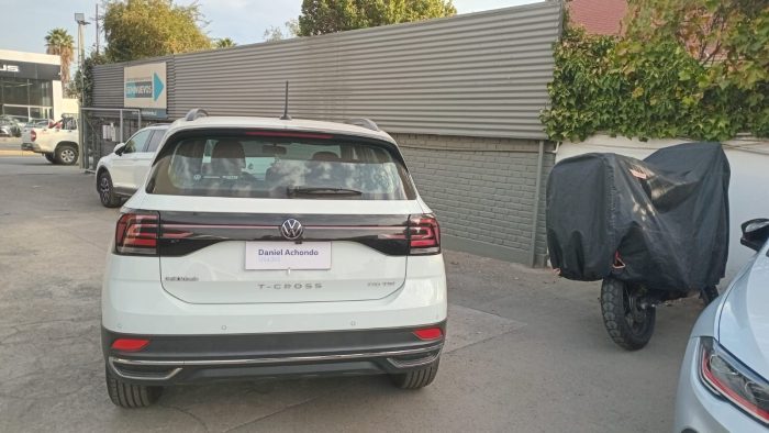 VOLKSWAGEN T-CROSS COMFORTLINE 1.0 MT 2024 OOCV62 - Imagen 4