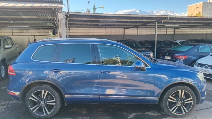 VOLKSWAGEN TOUAREG 3.0 TDI 4X4 AT 2017 OOJS66 - Imagen 2
