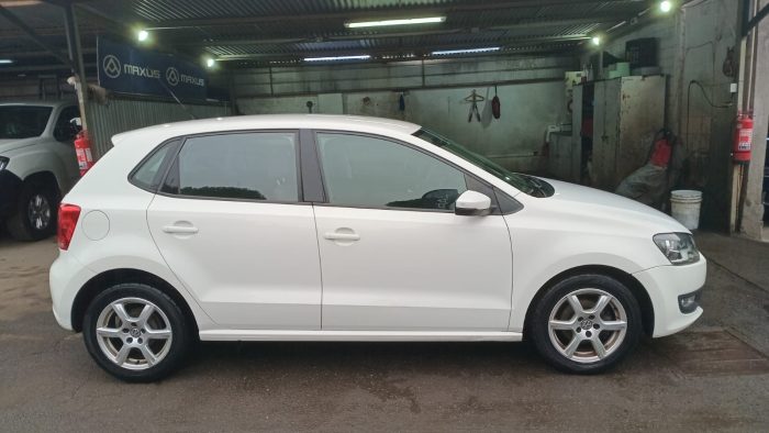 VOLKSWAGEN POLO 1.6 COMFORTLINE MT 2013 OOJX79 - Imagen 2