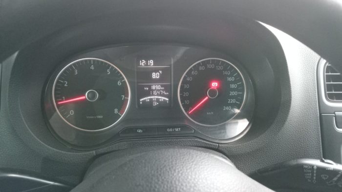 VOLKSWAGEN POLO 1.6 COMFORTLINE MT 2013 OOJX79 - Imagen 5