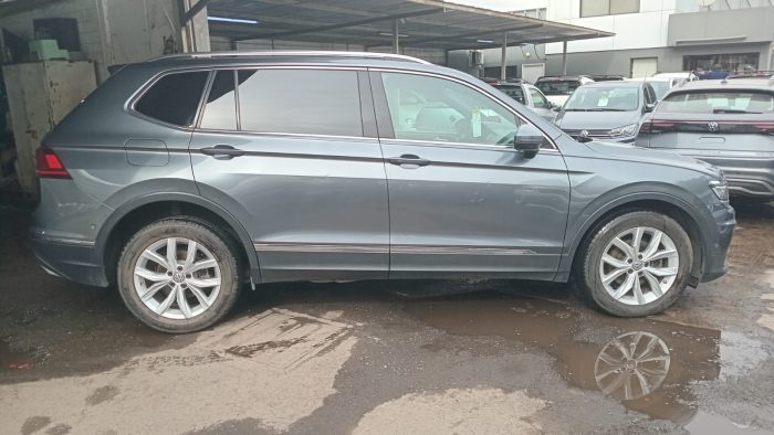 VOLKSWAGEN TIGUAN 2.0 LIMITED AT 2018 OORH64 - Imagen 2