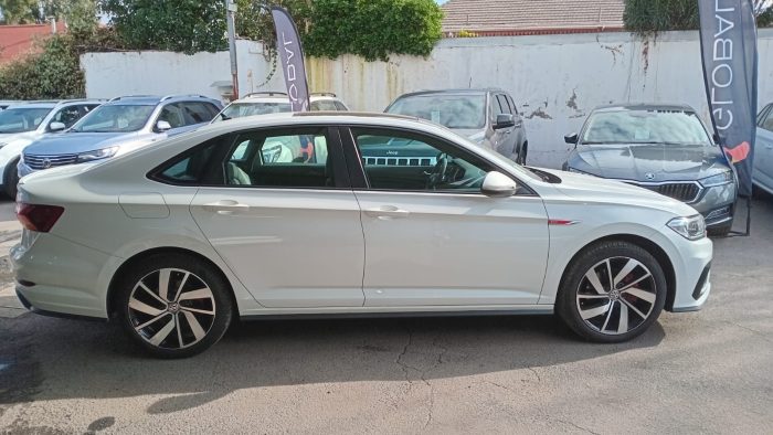 VOLKSWAGEN JETTA GLI 2.0 TSI AT 2020 OOBT75 - Imagen 2