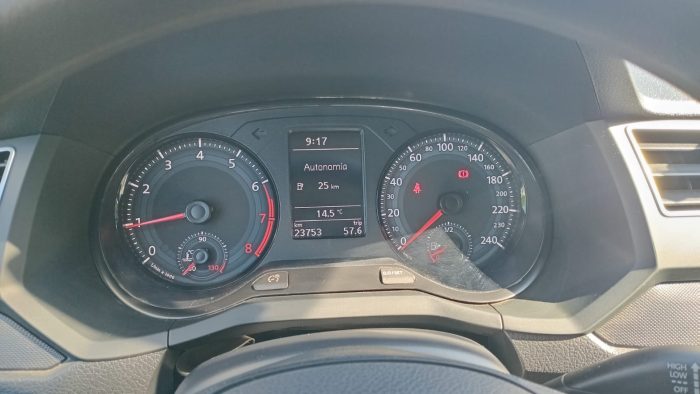 VOLKSWAGEN VOYAGE 1.6 COMFORTLINE MT 2023 OOJH28 - Imagen 5